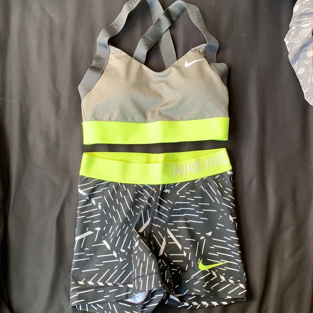 Women’s Nike Spandex & Sports Bra (size XS)